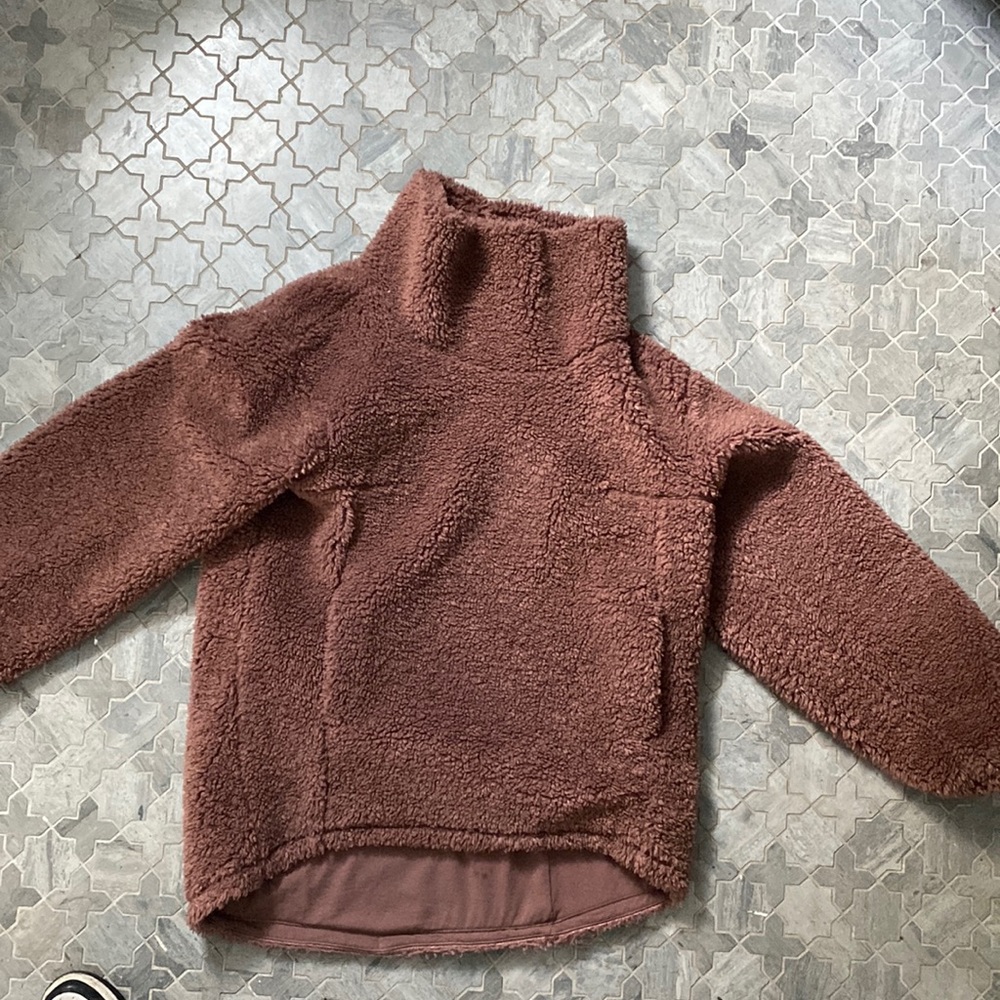 Lululemon fleece pullover in size 4